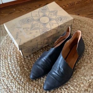 Free People- Flat Royale